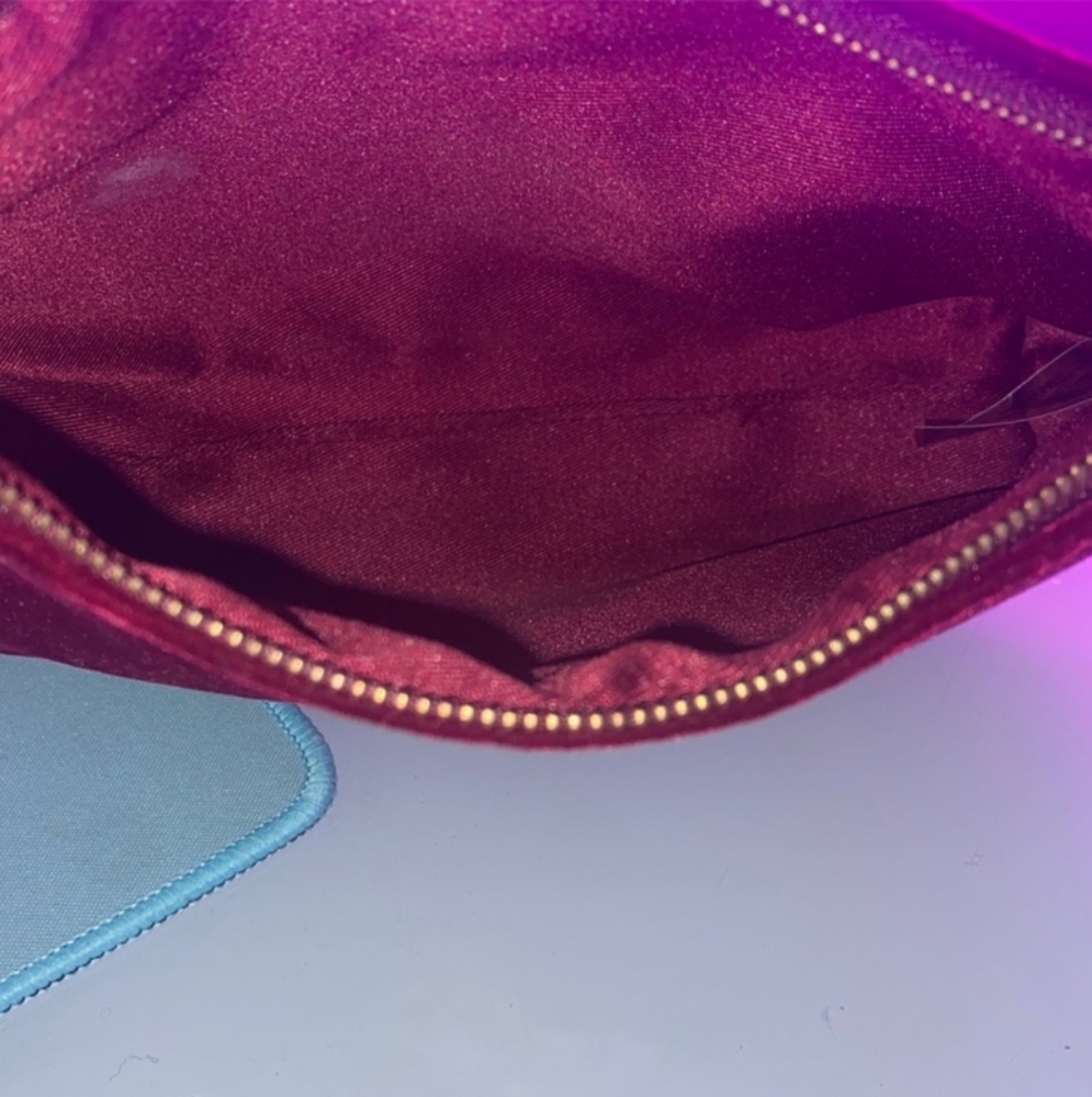 Dolce & Gabbana Burgundy Velvet Cosmetic Bag NWOT 🏷 NEW WITHOUT TAGS - Picture 4 of 5